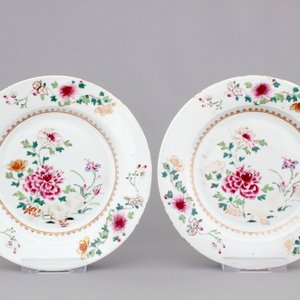 4 Chinese famille rose porcelain plates: one with peacocks and three floral, Qianlong, 18th C. — photo 5