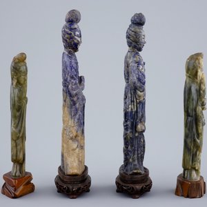 4 figures de Guanyins en lapis lazuli et jade sculpté, 19/20ème — photo 5