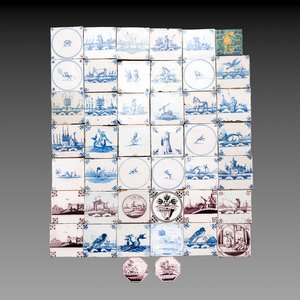 43 blue, white and manganese Dutch Delft tiles and one polychrome tile, 18th C. and later — foto 1