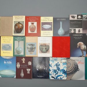 43 boeken over Chinees porselein uit de Tang, Song en Yuan dynastieën, w.o. zeldzame werken en catalogi — foto 2