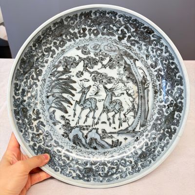 A Chinese blue and white 'Deer' dish — photo 1
