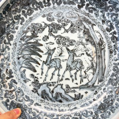 A Chinese blue and white 'Deer' dish — photo 6