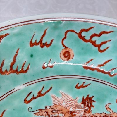 A Chinese iron-red-decorated and green-enamelled 'Dragon' plate — 照片 2