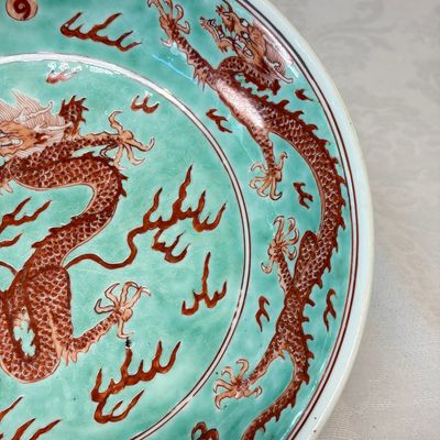 A Chinese iron-red-decorated and green-enamelled 'Dragon' plate — 照片 4