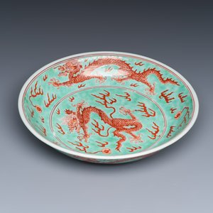 A Chinese iron-red-decorated and green-enamelled 'Dragon' plate — 照片 6