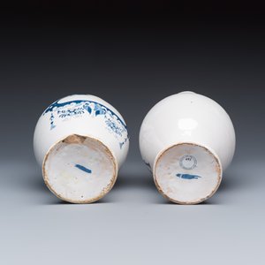 A pair of blue and white Dutch Delft pharmacy bottles — 照片 7