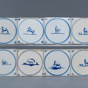 54 blauw-witte Delftse tegels met dieren in medaillons, 18/19e eeuw — foto 3