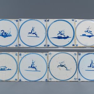 54 blauw-witte Delftse tegels met dieren in medaillons, 18/19e eeuw — foto 4
