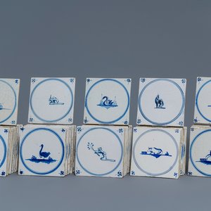 54 carreaux en faïence de Delft bleu et blanc aux décors d'animaux, 18/19ème — photo 1