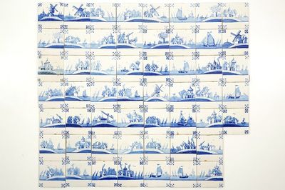 54 carreaux en faïence de Delft bleu et blanc aux paysages fluviales, 19ème