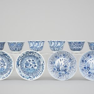 6 Chinese blue and white porcelain cups and 4 saucers, 19th C. — 照片 1