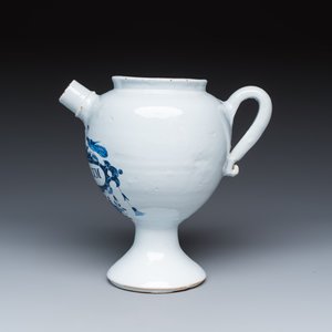 A blue and white Dutch Delft wet drug or syrup jar inscribed 'S VIOLARUM' — photo 3