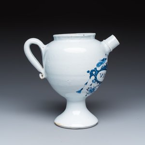 A blue and white Dutch Delft wet drug or syrup jar inscribed 'S VIOLARUM' — photo 5