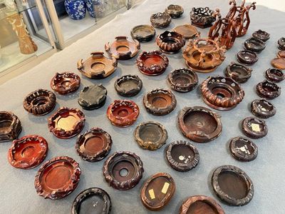 71 Chinese well-carved wooden stands, 19/20th C. — 照片 11
