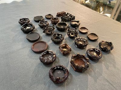 71 Chinese well-carved wooden stands, 19/20th C. — 照片 18