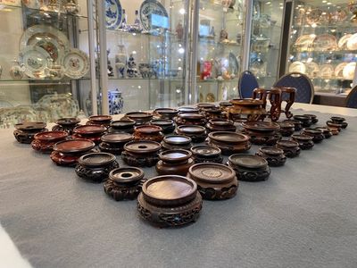 71 Chinese well-carved wooden stands, 19/20th C. — 照片 4