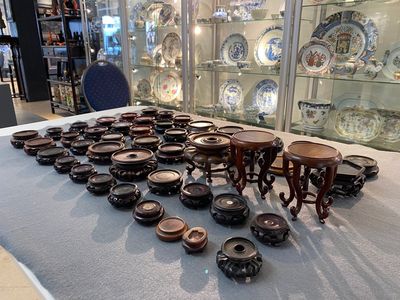71 Chinese well-carved wooden stands, 19/20th C. — 照片 5