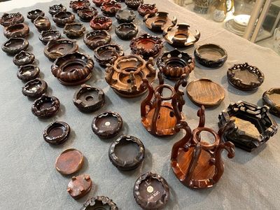71 Chinese well-carved wooden stands, 19/20th C. — 照片 10