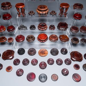 71 Chinese well-carved wooden stands, 19/20th C. — 照片 3