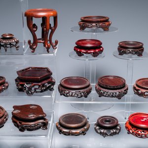 71 Chinese well-carved wooden stands, 19/20th C. — 照片 4