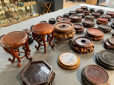 71 fraaie Chinese houten sokkels, 19/20e eeuw — foto 8