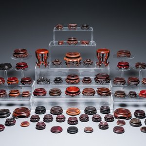 71 fraaie Chinese houten sokkels, 19/20e eeuw — foto 1