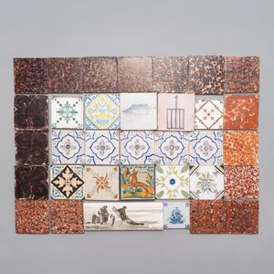 79 various blue, white, manganese and polychrome European tiles, 18/20th C. — foto 2