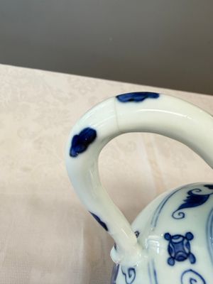 A Chinese blue and white double-handled vase with floral design — photo 8