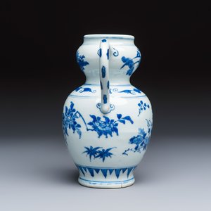 A Chinese blue and white double-handled vase with floral design — photo 3