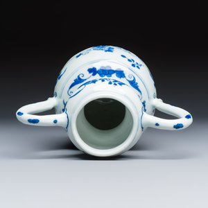 A Chinese blue and white double-handled vase with floral design — photo 6