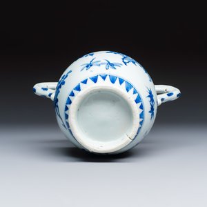 A Chinese blue and white double-handled vase with floral design — photo 7