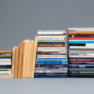 88 publicaties over vnl. Europese en Islamitische keramiek, musea, etc. — foto 1