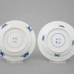 8x Chinese blue and white porcelain: a Kangxi footed teapot, a pair of Hatcher Cargo egg cups, 17/19th C. — photo 3