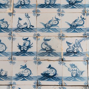 92 blue and white Dutch Delft tiles with sea monsters and ships, 18th C. — 照片 2