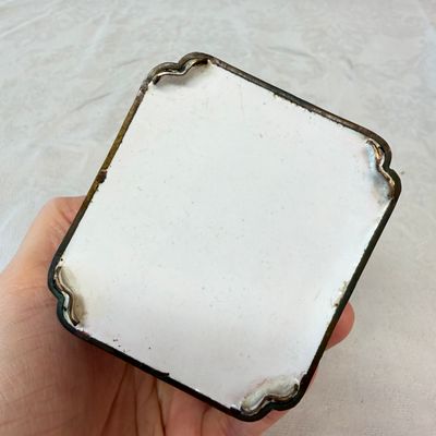 A Chinese Canton enamel square tea caddy and cover with floral scrolls — foto 9