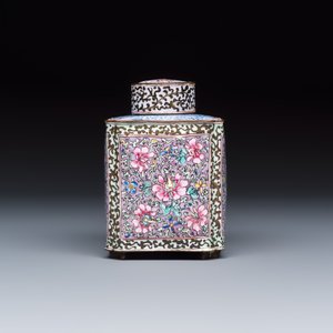 A Chinese Canton enamel square tea caddy and cover with floral scrolls — foto 2