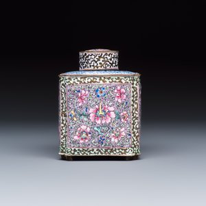 A Chinese Canton enamel square tea caddy and cover with floral scrolls — foto 3