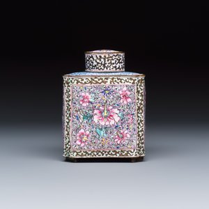 A Chinese Canton enamel square tea caddy and cover with floral scrolls — foto 5