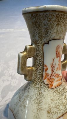 A Chinese Canton famille rose gilt-decorated vase with figural design — photo 8