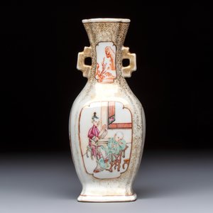 A Chinese Canton famille rose gilt-decorated vase with figural design — photo 4