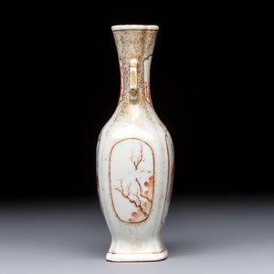 A Chinese Canton famille rose gilt-decorated vase with figural design — photo 3