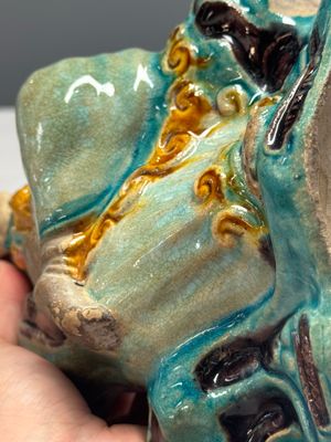 A Chinese Fahua-glazed stoneware 'Guanyin and Child' group — foto 11