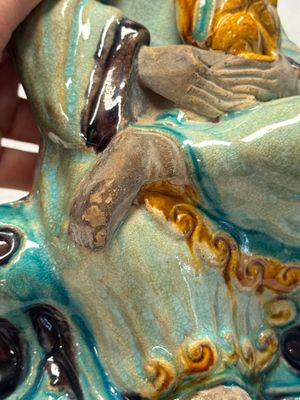 A Chinese Fahua-glazed stoneware 'Guanyin and Child' group — foto 8