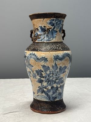 A Chinese Nanking blue and white vase and a famille rose jardinière — foto 15