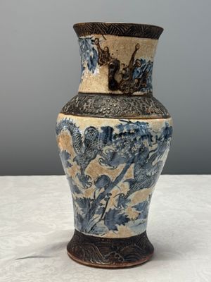 A Chinese Nanking blue and white vase and a famille rose jardinière — foto 18