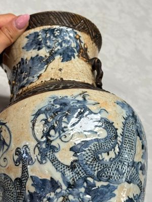 A Chinese Nanking blue and white vase and a famille rose jardinière — foto 19