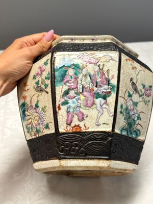A Chinese Nanking blue and white vase and a famille rose jardinière — foto 5
