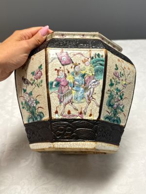 A Chinese Nanking blue and white vase and a famille rose jardinière — foto 7