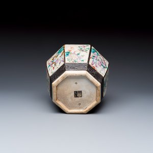 A Chinese Nanking blue and white vase and a famille rose jardinière — foto 13