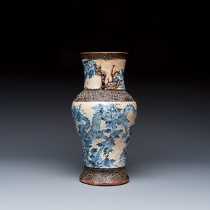 A Chinese Nanking blue and white vase and a famille rose jardinière — foto 3